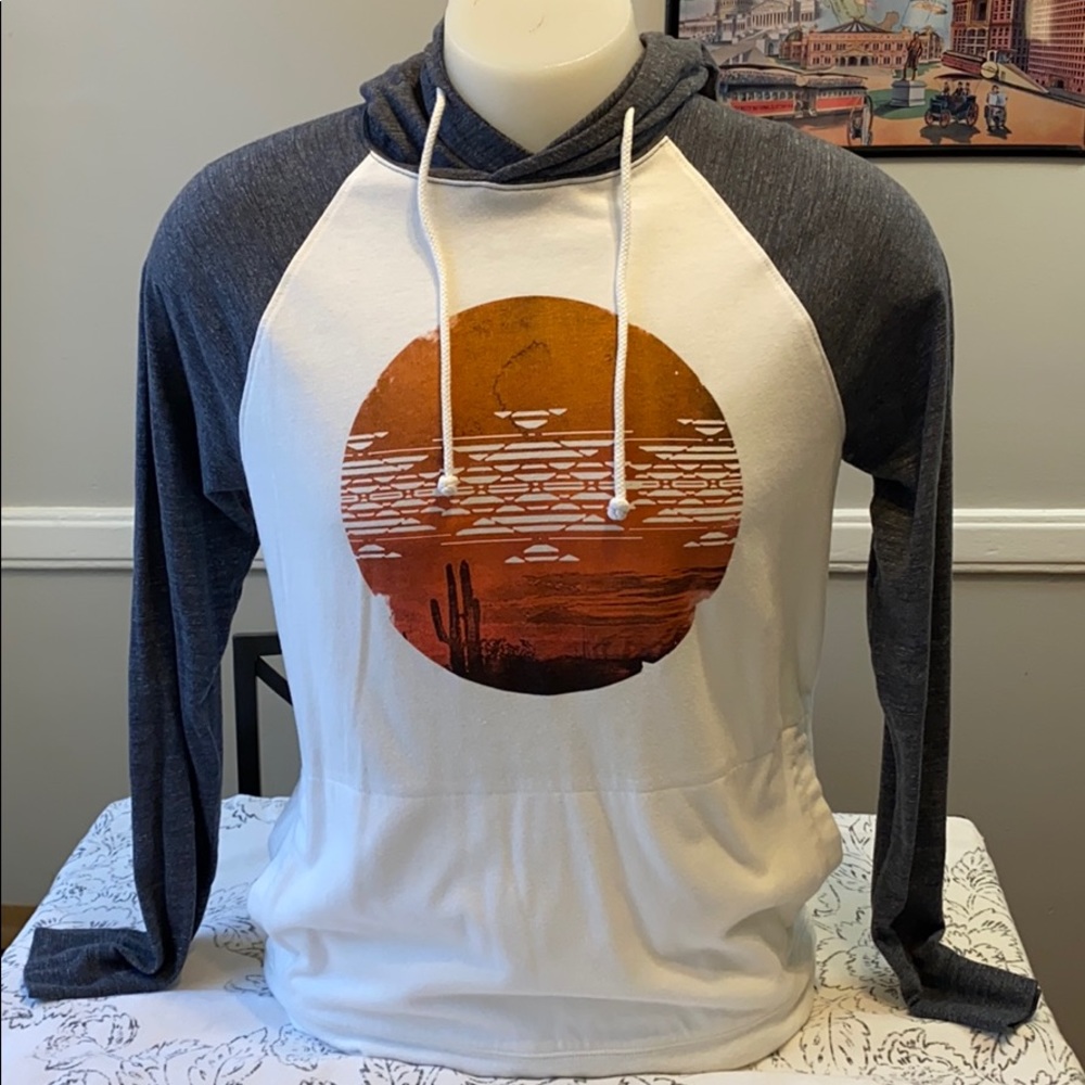 Men’s Urban Pipeline hooded shirt